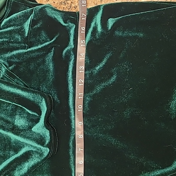 Emerald green  off the shoulder velvet dress - Picture 5 of 7
